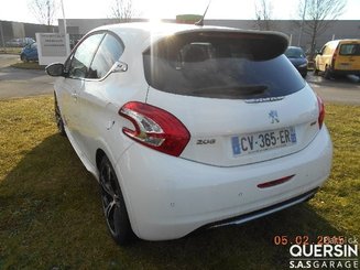 Voiture Peugeot 208 GTI - 2